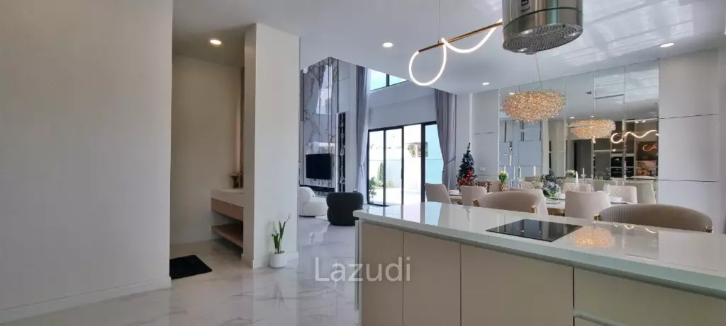 5 Beds 6 Baths 407 SQ.M. Enchant Villa Pattaya
