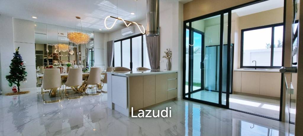 5 Beds 6 Baths 407 SQ.M. Enchant Villa Pattaya