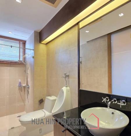 BLUE LAGOON CONDO  : 2 bed pool access unit
