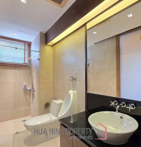 BLUE LAGOON CONDO  : 2 bed pool access unit