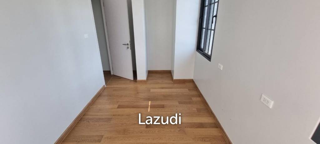 6 Beds 5 Baths 450 SQ.M. Rungsii Village