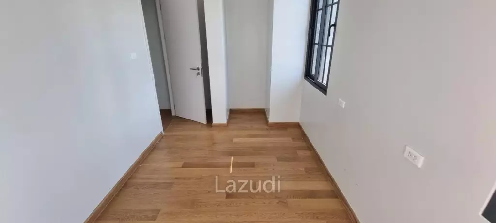 6 Beds 5 Baths 450 SQ.M. Rungsii Village