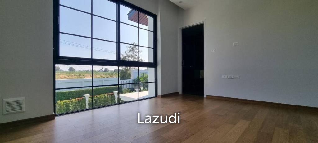 6 Beds 5 Baths 450 SQ.M. Rungsii Village