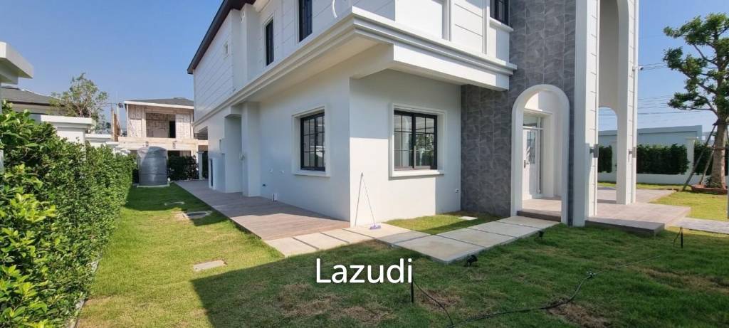 6 Beds 5 Baths 450 SQ.M. Rungsii Village