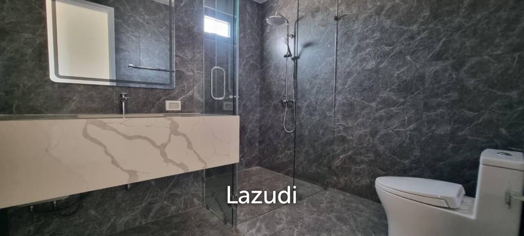 6 Beds 5 Baths 450 SQ.M. Rungsii Village