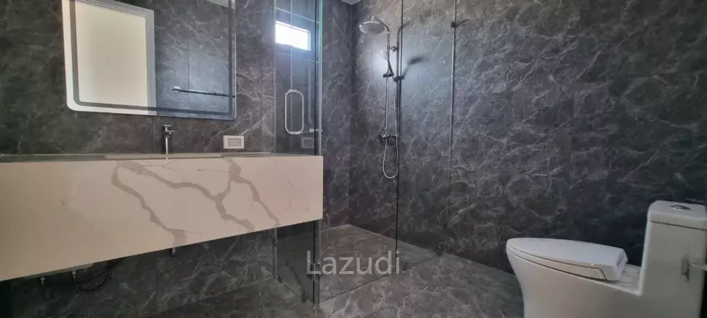 6 Beds 5 Baths 450 SQ.M. Rungsii Village