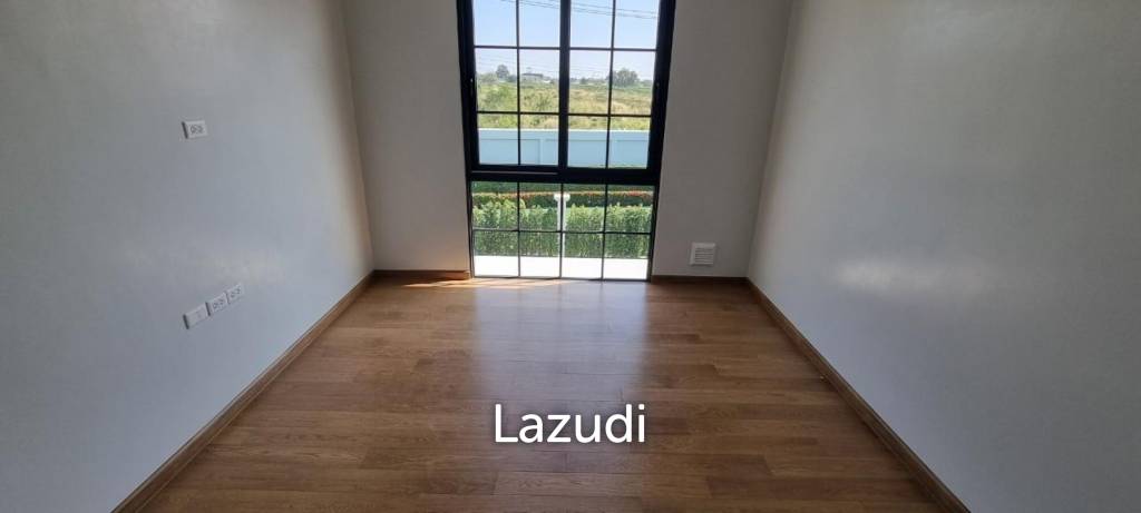 6 Beds 5 Baths 450 SQ.M. Rungsii Village