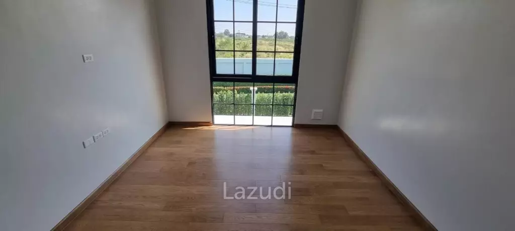 6 Beds 5 Baths 450 SQ.M. Rungsii Village