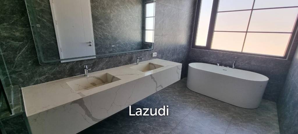 6 Beds 5 Baths 450 SQ.M. Rungsii Village