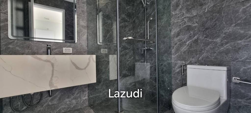 6 Beds 5 Baths 450 SQ.M. Rungsii Village