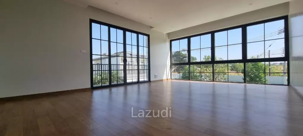 6 Beds 5 Baths 450 SQ.M. Rungsii Village