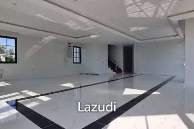 6 Beds 5 Baths 450 SQ.M. Rungsii Village