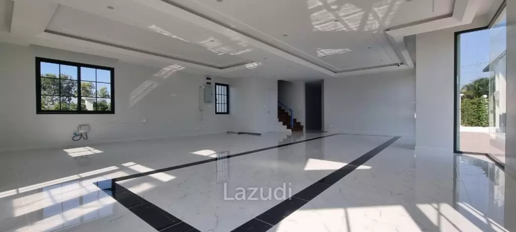 6 Beds 5 Baths 450 SQ.M. Rungsii Village
