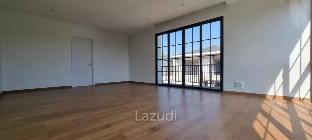 6 Beds 5 Baths 450 SQ.M. Rungsii Village