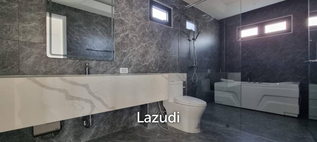 6 Beds 5 Baths 450 SQ.M. Rungsii Village