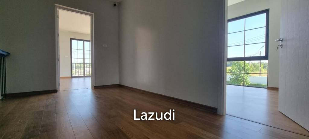 6 Beds 5 Baths 450 SQ.M. Rungsii Village