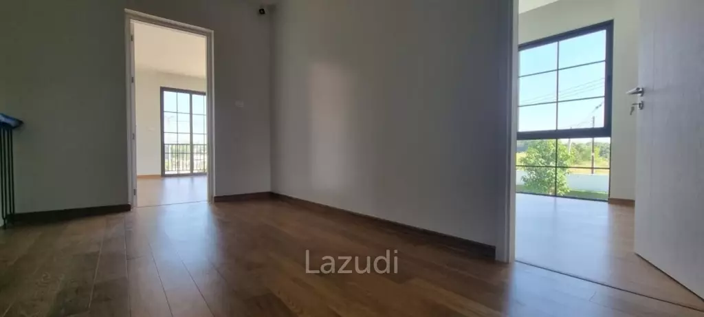 6 Beds 5 Baths 450 SQ.M. Rungsii Village