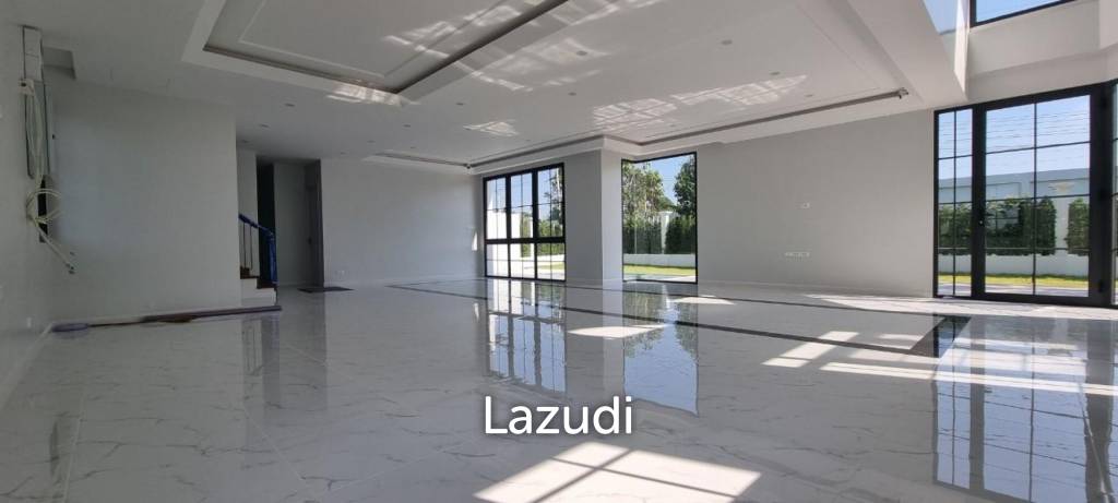 6 Beds 5 Baths 450 SQ.M. Rungsii Village