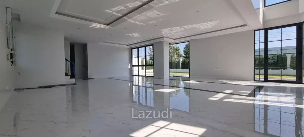 6 Beds 5 Baths 450 SQ.M. Rungsii Village