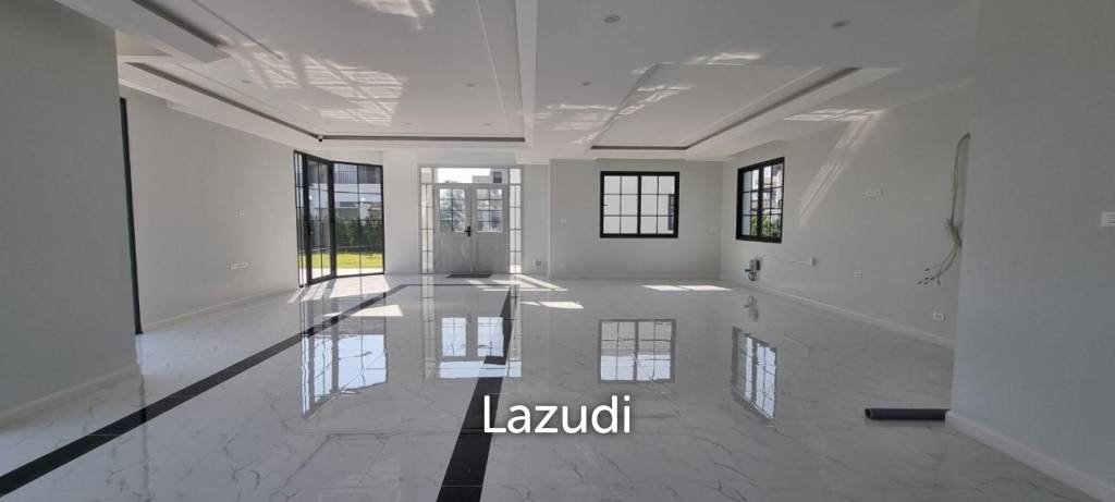 6 Beds 5 Baths 450 SQ.M. Rungsii Village