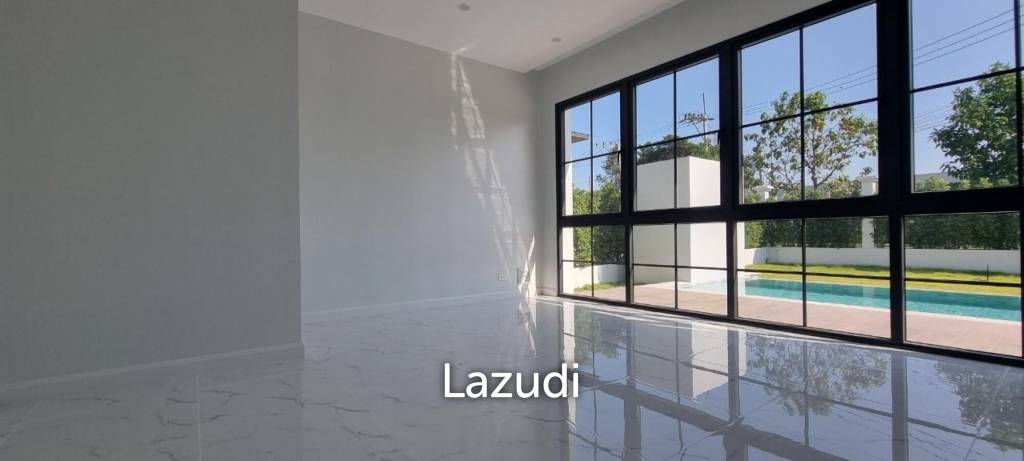 6 Beds 5 Baths 450 SQ.M. Rungsii Village
