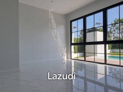 6 Beds 5 Baths 450 SQ.M. Rungsii Village