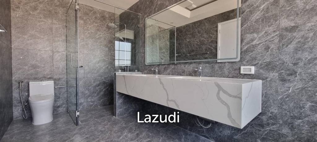 6 Beds 5 Baths 450 SQ.M. Rungsii Village