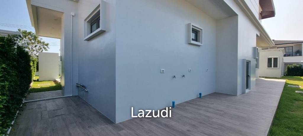 6 Beds 5 Baths 450 SQ.M. Rungsii Village