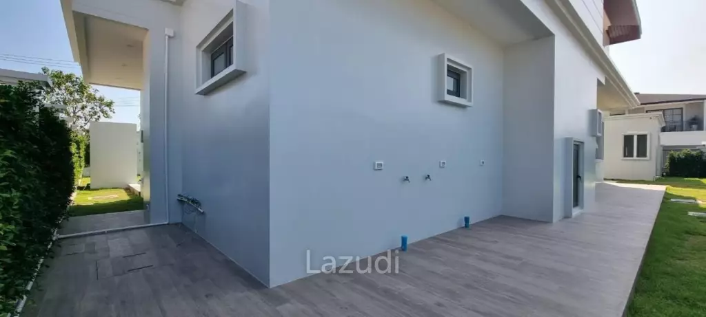 6 Beds 5 Baths 450 SQ.M. Rungsii Village