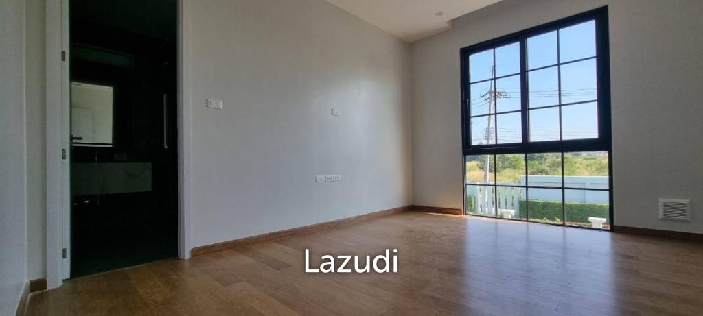 6 Beds 5 Baths 450 SQ.M. Rungsii Village