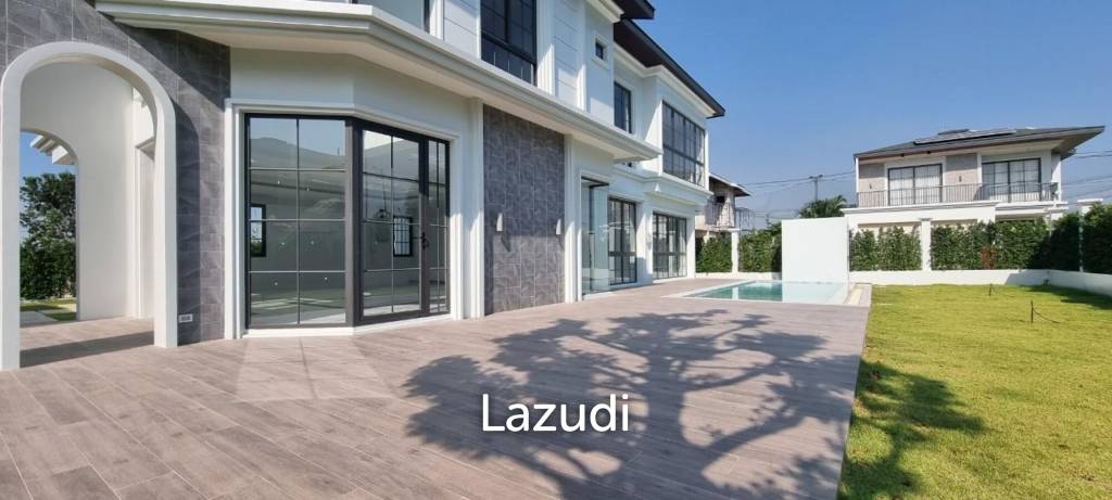 6 Beds 5 Baths 450 SQ.M. Rungsii Village