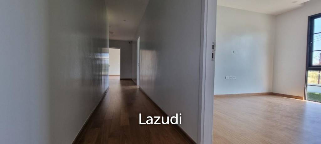 6 Beds 5 Baths 450 SQ.M. Rungsii Village
