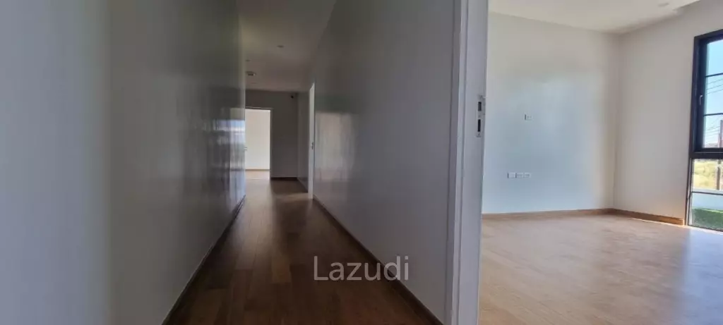 6 Beds 5 Baths 450 SQ.M. Rungsii Village