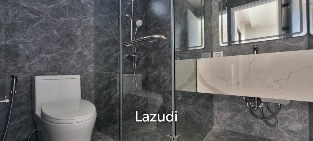 6 Beds 5 Baths 450 SQ.M. Rungsii Village