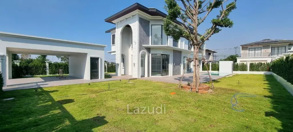 6 Beds 5 Baths 450 SQ.M. Rungsii Village