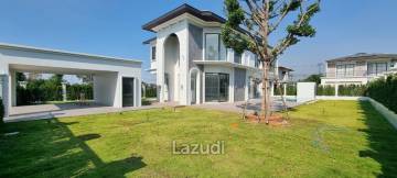 6 Beds 5 Baths 450 SQ.M. Rungsii Village