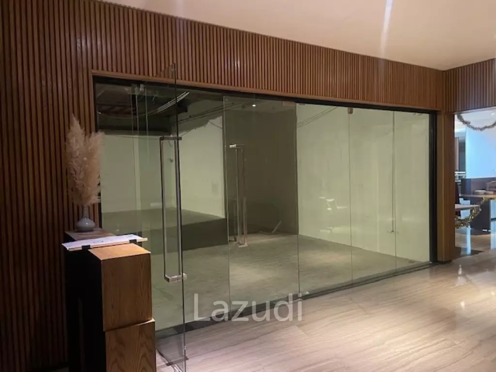 130SQM Retail/Restaurant Space 8th Floor of Thriving Novotel Sukhumvit 20 Hotel