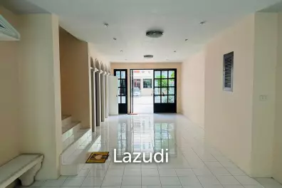 3 Beds 4 Baths 380 SQ.M Moo Baan Chicha Castle