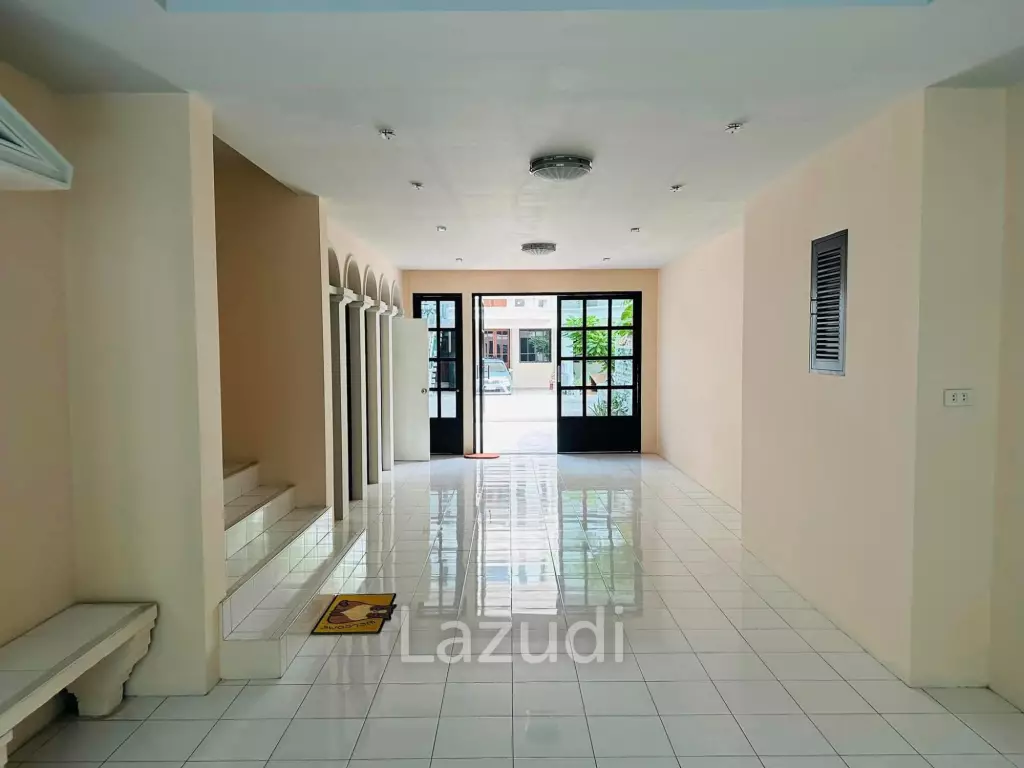 3 Beds 4 Baths 380 SQ.M Moo Baan Chicha Castle