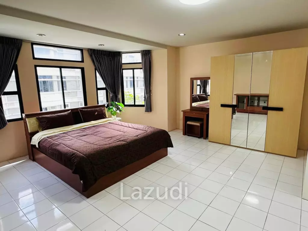3 Beds 4 Baths 380 SQ.M Moo Baan Chicha Castle