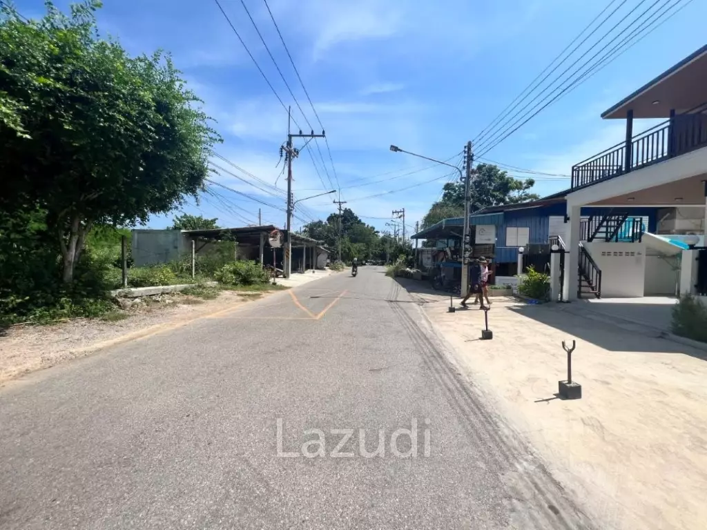KAO TAO : 3 storey 3 bed pool villa 200 meters from the beach