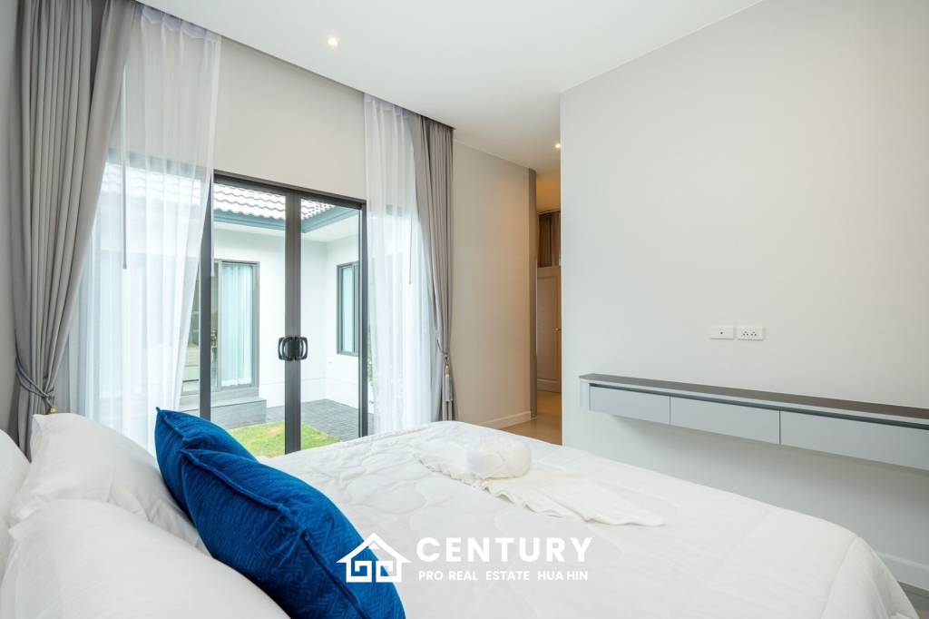 Modern 120 sqm 3-Bed Detached Home in Cha-Am with Courtyard Yard