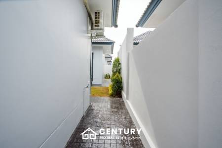 Modern 120 sqm 3-Bed Detached Home in Cha-Am with Courtyard Yard
