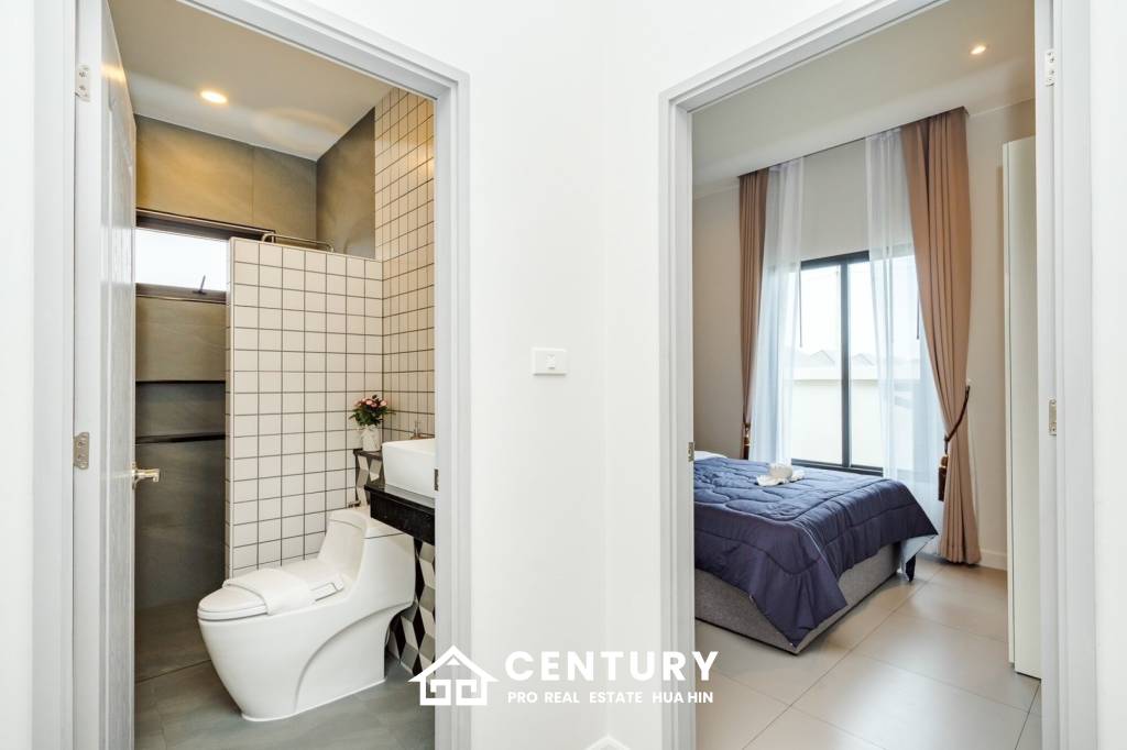 Modern 120 sqm 3-Bed Detached Home in Cha-Am with Courtyard Yard