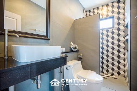 Modern 120 sqm 3-Bed Detached Home in Cha-Am with Courtyard Yard