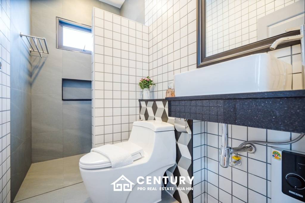 Modern 120 sqm 3-Bed Detached Home in Cha-Am with Courtyard Yard