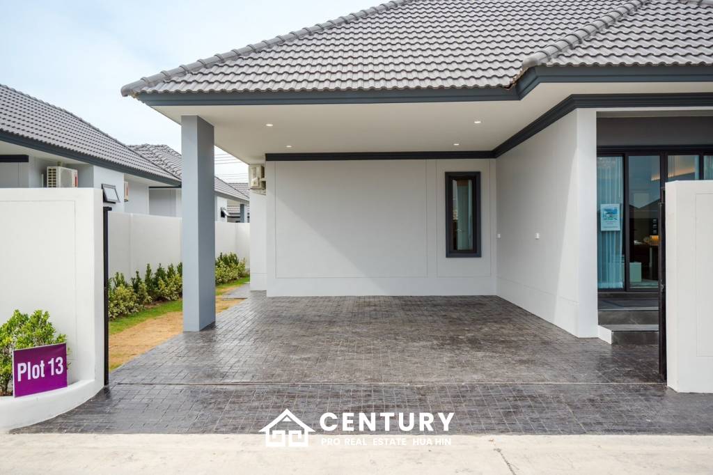 Modern 120 sqm 3-Bed Detached Home in Cha-Am with Courtyard Yard