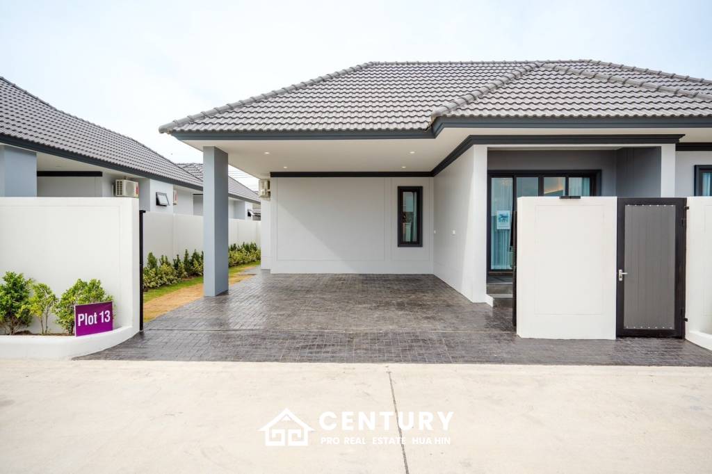 Modern 120 sqm 3-Bed Detached Home in Cha-Am with Courtyard Yard