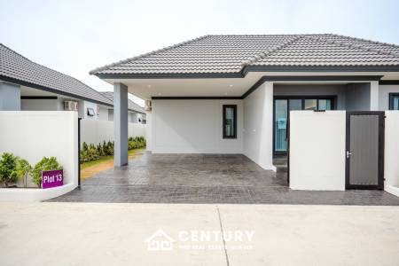 Modern 120 sqm 3-Bed Detached Home in Cha-Am with Courtyard Yard