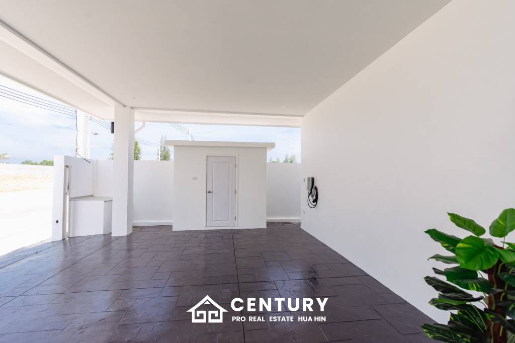 Modern pool villa in Thap Tai Hua Hin Eeden Luxe